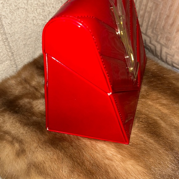 Yves Saint Laurent Beauty padded large Storage π₯³π₯³ββ - Picture 3 of 8